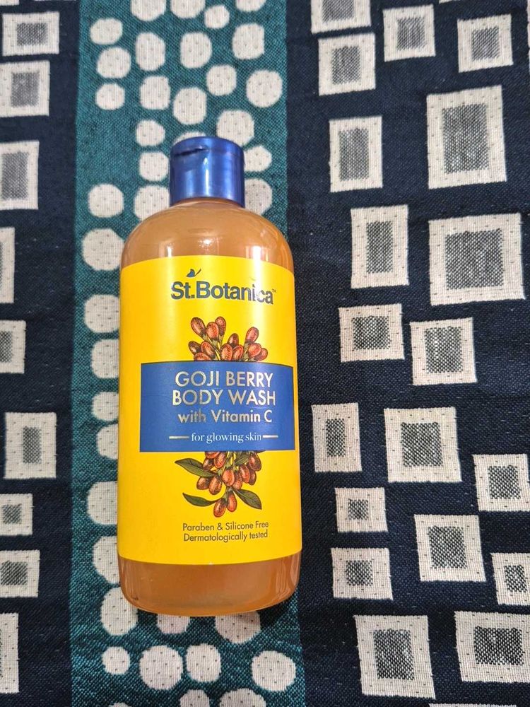 St.Botanica Goji Berry Body Wash