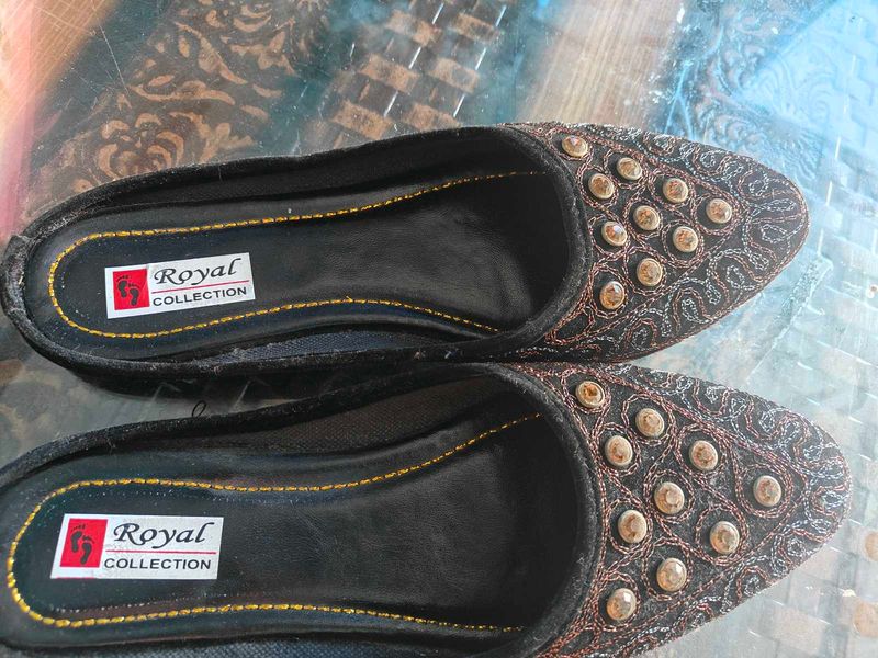 Royal Collection Ethnic Jutti