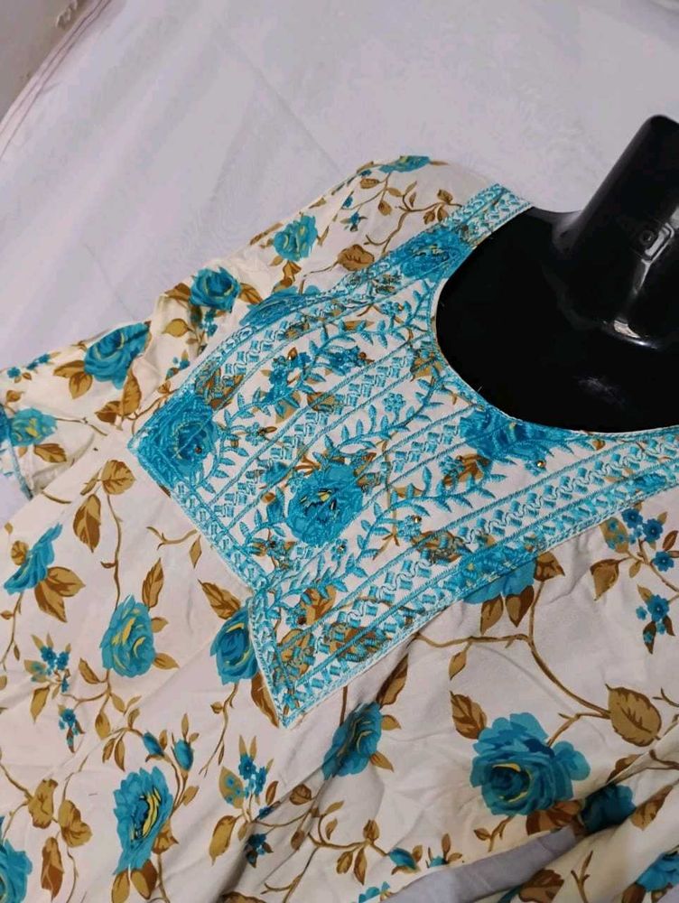 Floral Embroidered Kurta