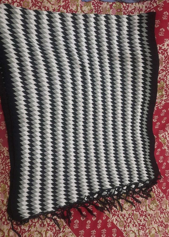 Stylish Black &amp; White woolen shawl