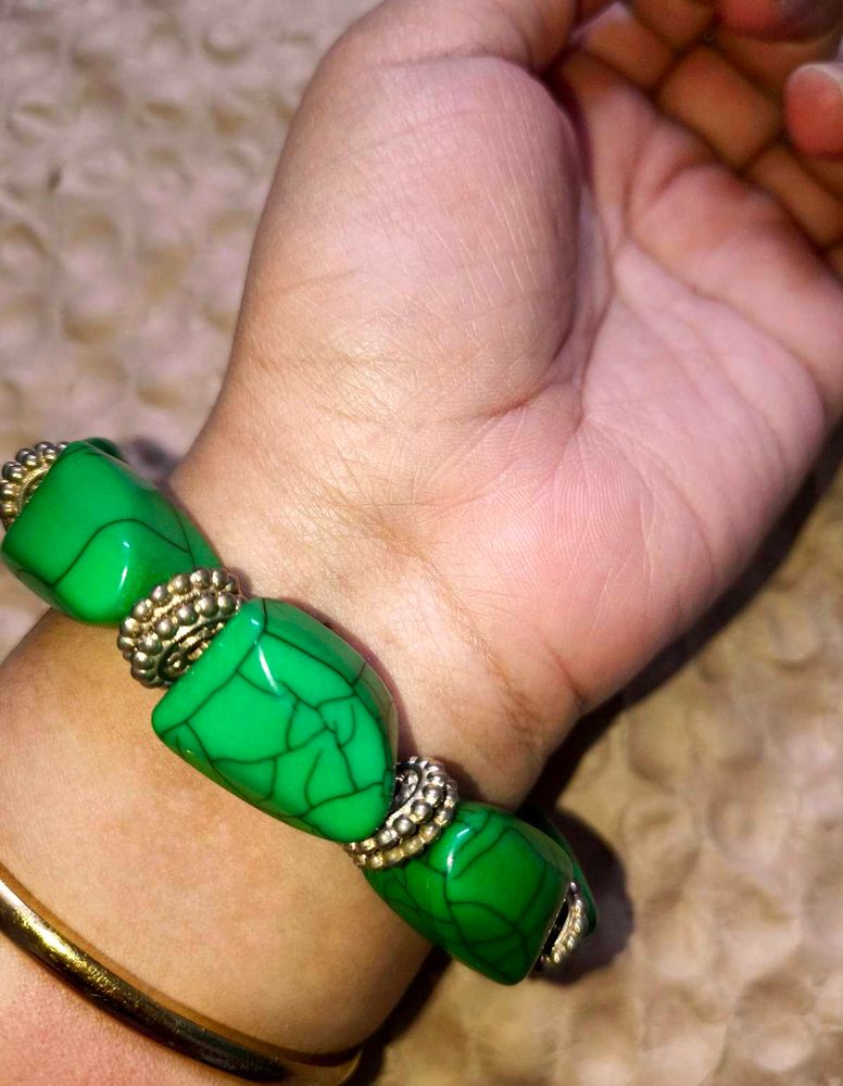 Green Stone Stretch Bracelet Silver-Tone Accents