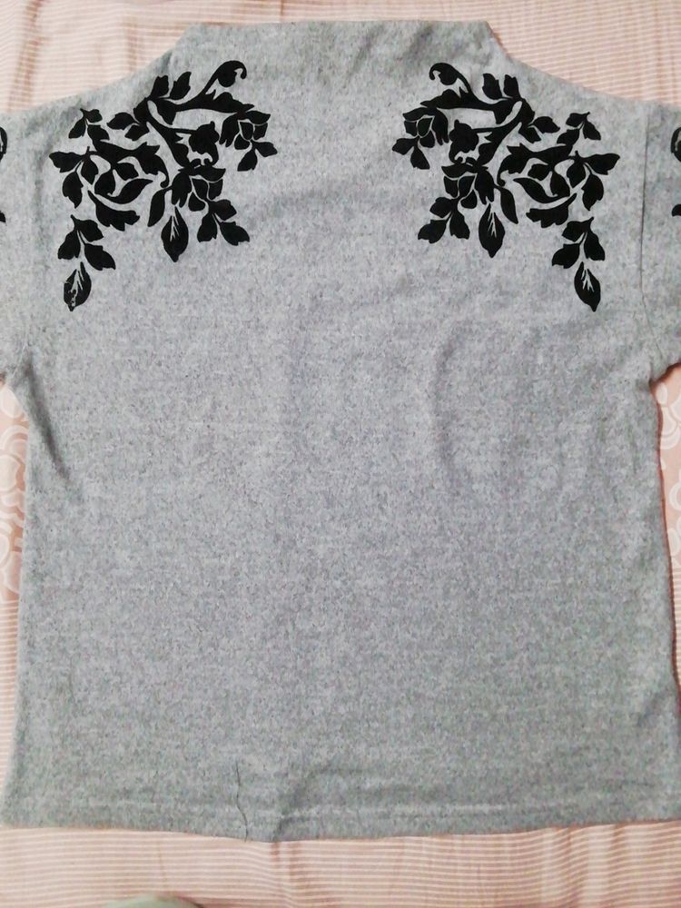 Grey woolen soft top with black design