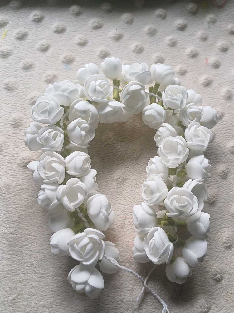 White Floral Hair Accessory