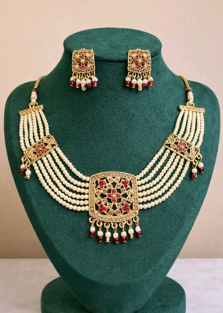 Traditional 🎀Pearl &amp; Gold Tone Necklace Set