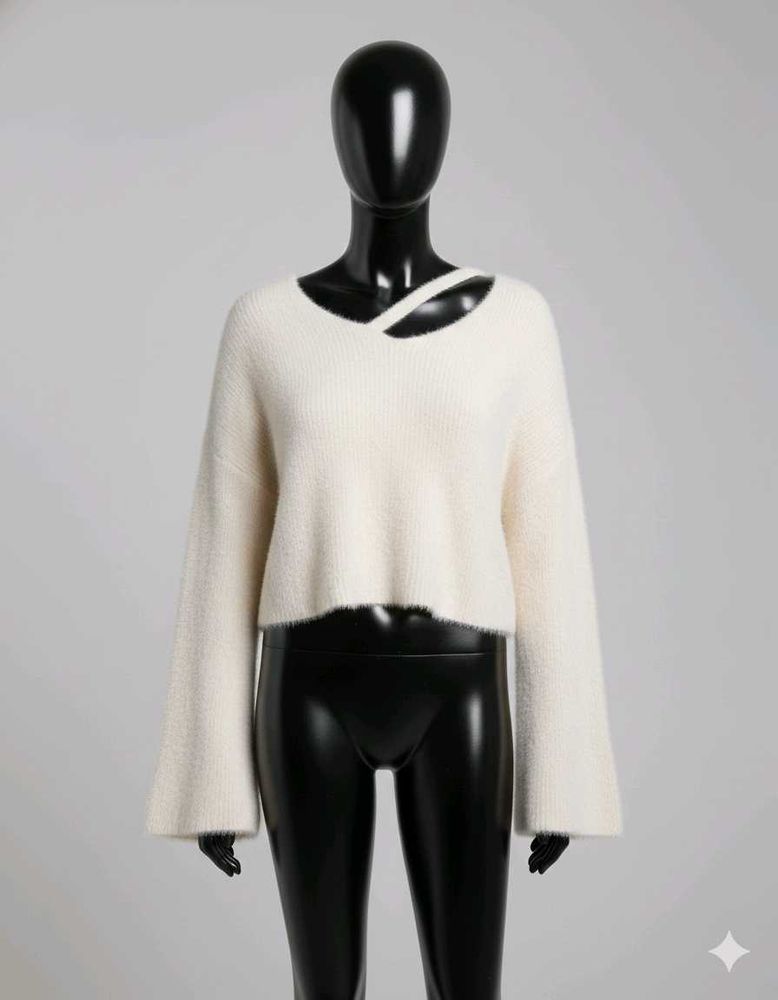 Stylish White Cropped Sweater