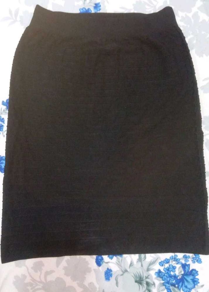 Chic Black Skirt