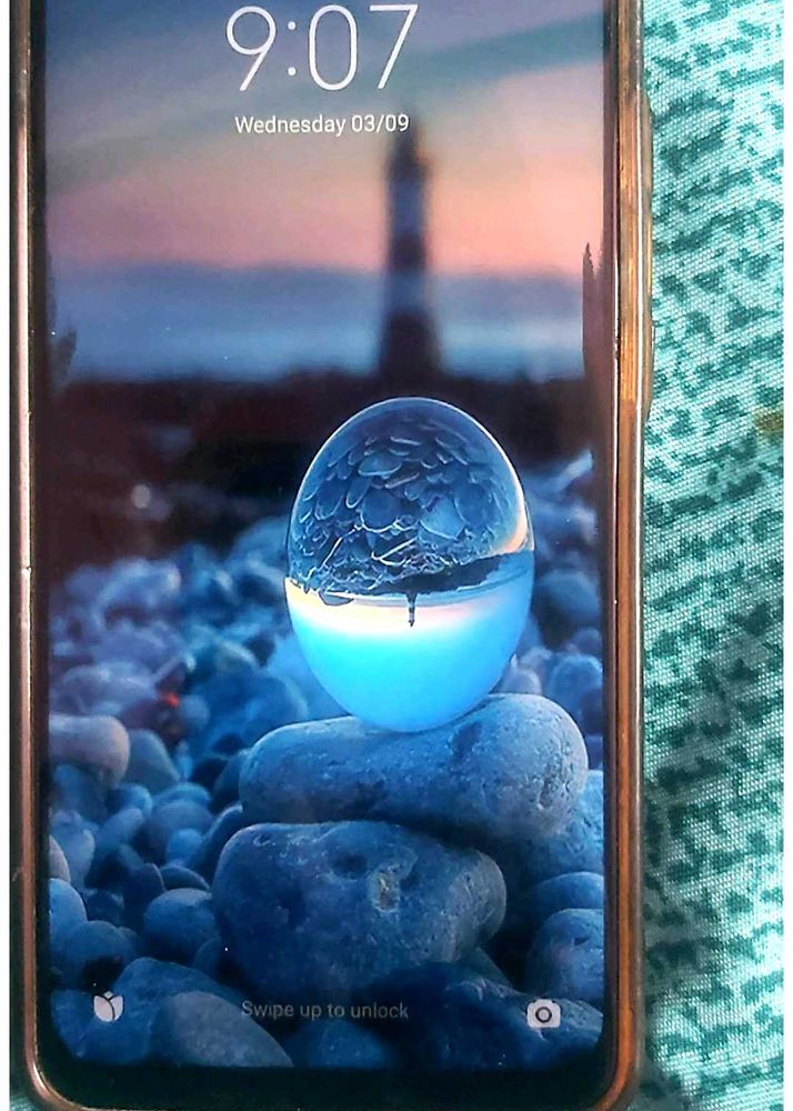 4G Phone  with Abstract Ocean Design