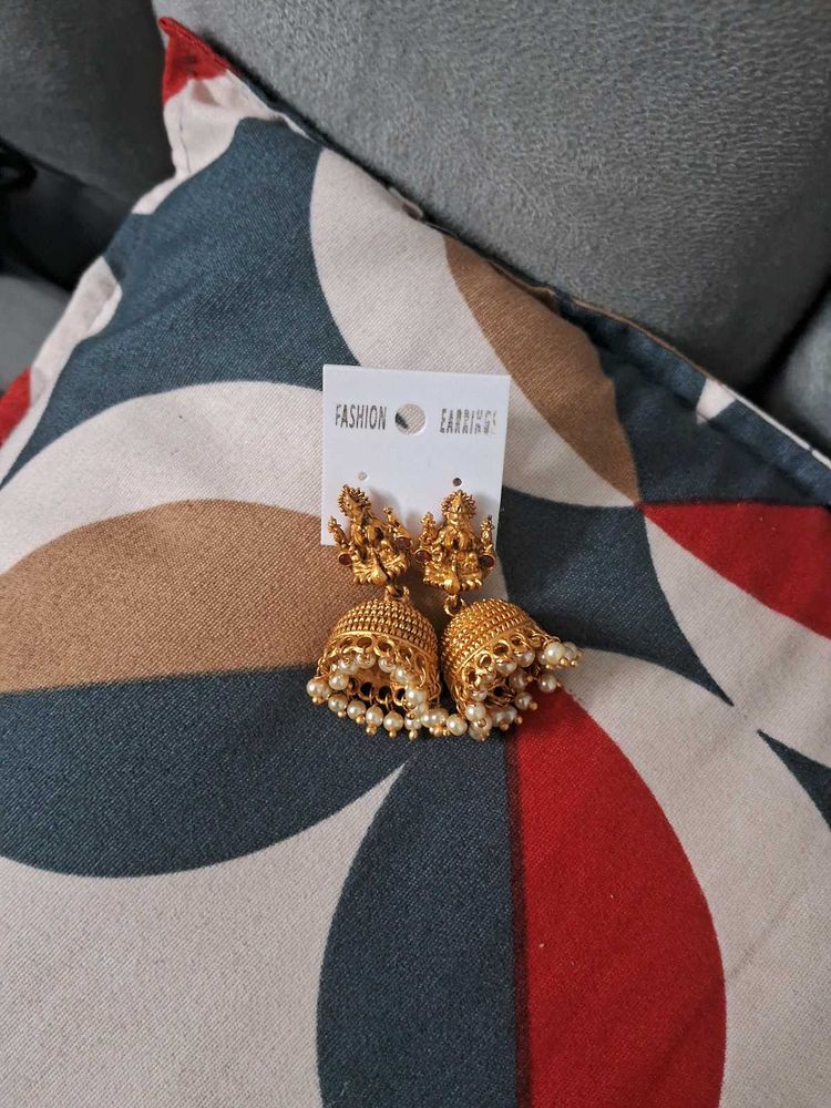 Gold jhumka with pearl accents