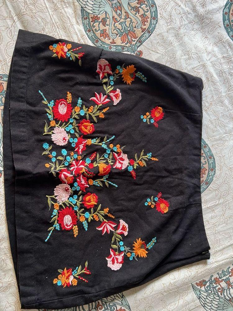 A Cute Feminine Embroidered Black Skirt