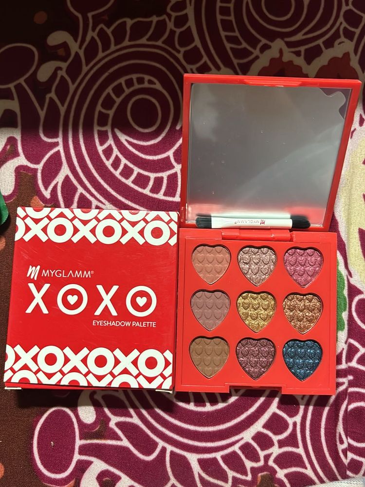 MYGLAMM XOXO EYESHADOW PALETTE