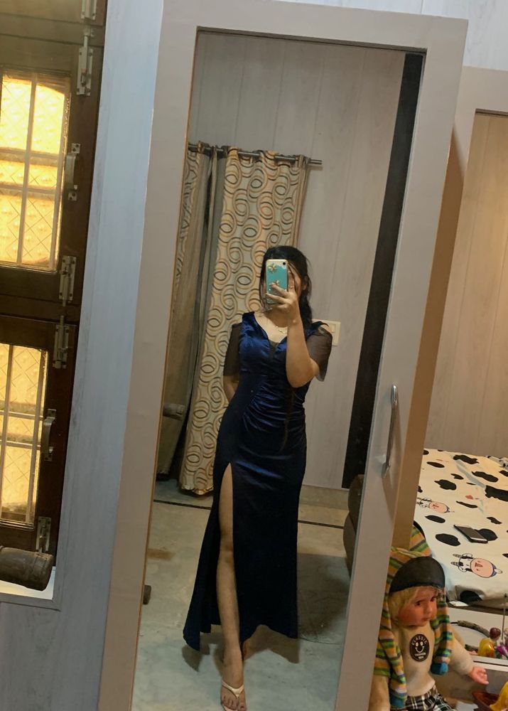 Beautiful Mid Slit Party Dress🎀🐬💙