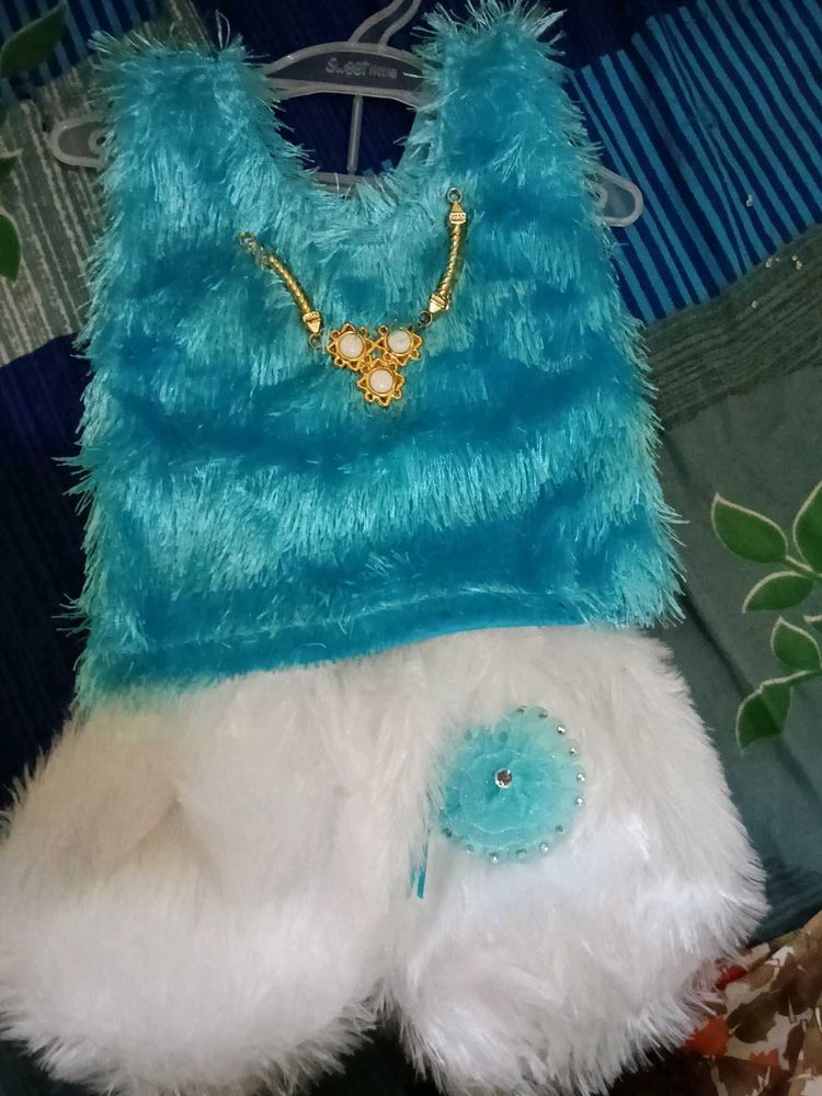 Cute Faux Fur Outfit