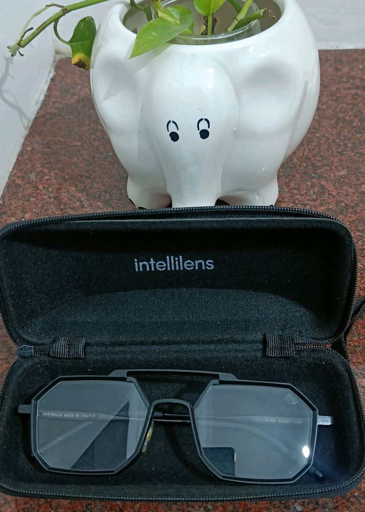 Black Frame / Glasses