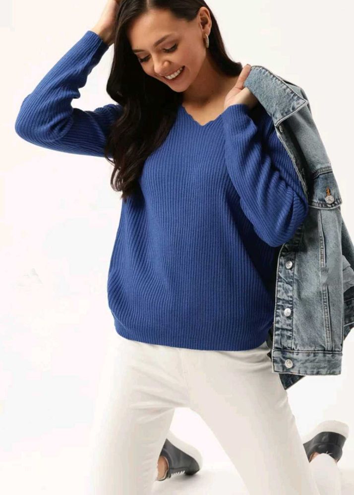 STYLISH BLUE SWEATER