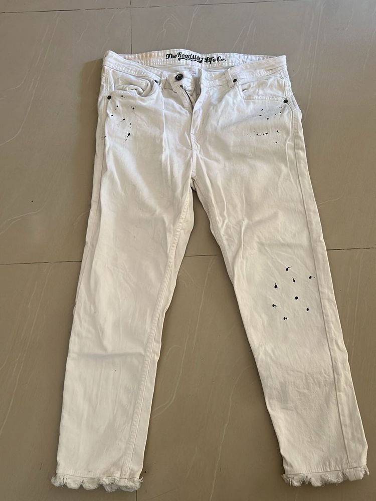 White Jeans with Distressed Hem