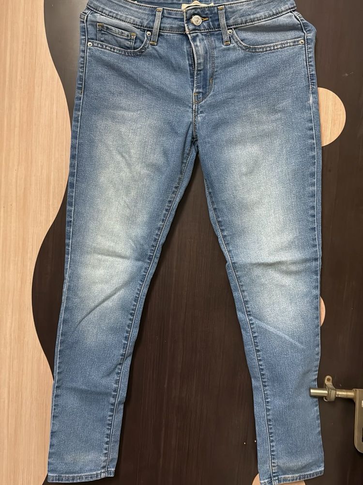 Levi&#39;s Light Wash Denim Jeans