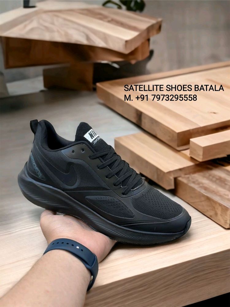 BRAND NEW NIKE GUIDE 10