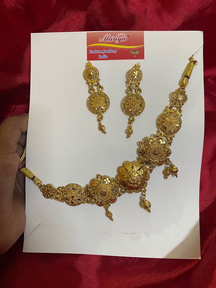 City Gold Choker With Earrings