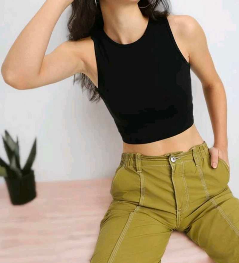 Black Sleeveless Crop Top