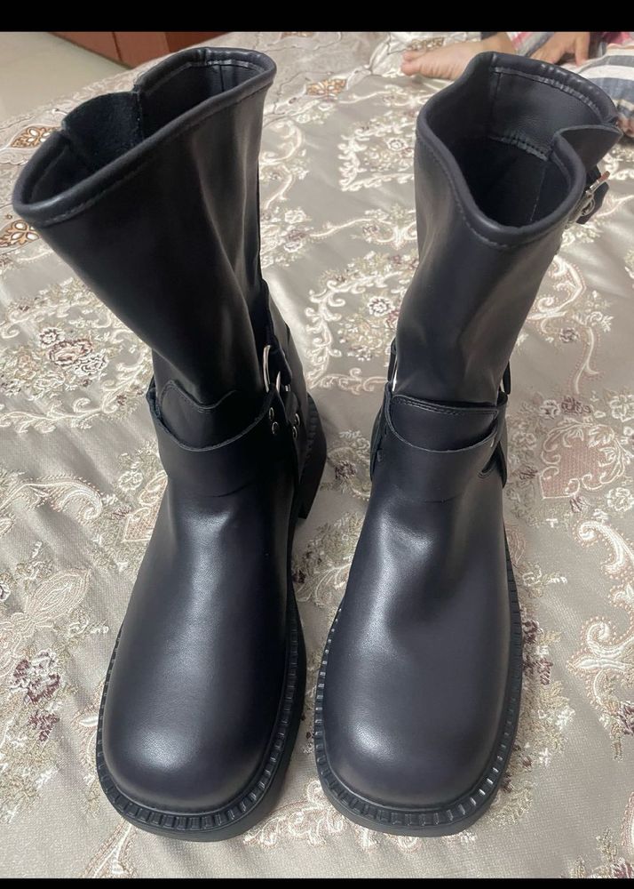 Black Boots
