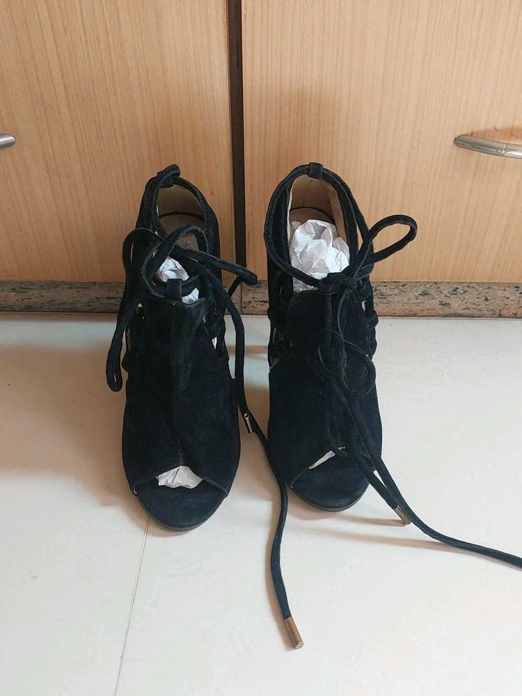 Pencil Heel Suede Shoe