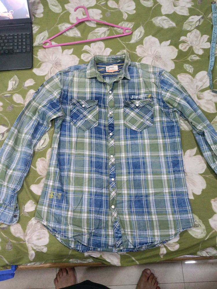 Checked back printed shirt