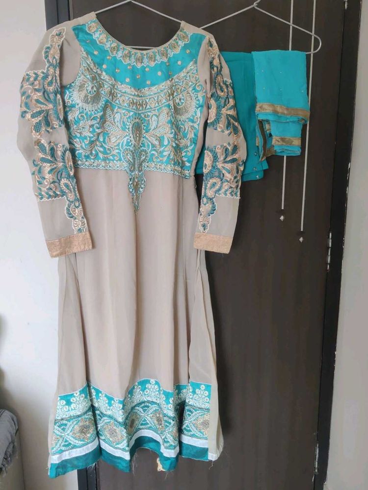 Elegant Embroidered Kurta Set