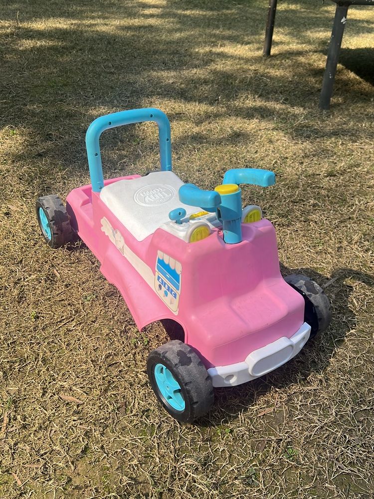 Hamley Tiny Towm Ride On