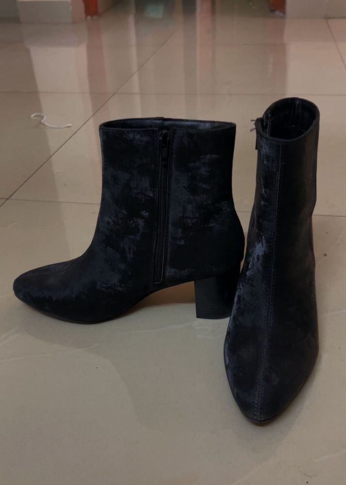Zudio Suede Pointed Toe Boots
