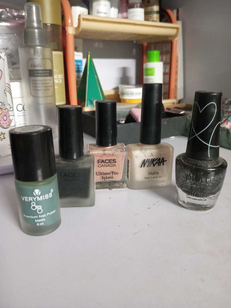 Set Of 5 Nail Polish