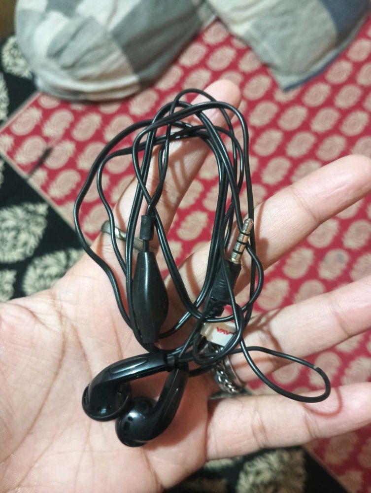 Black Wired Earphones