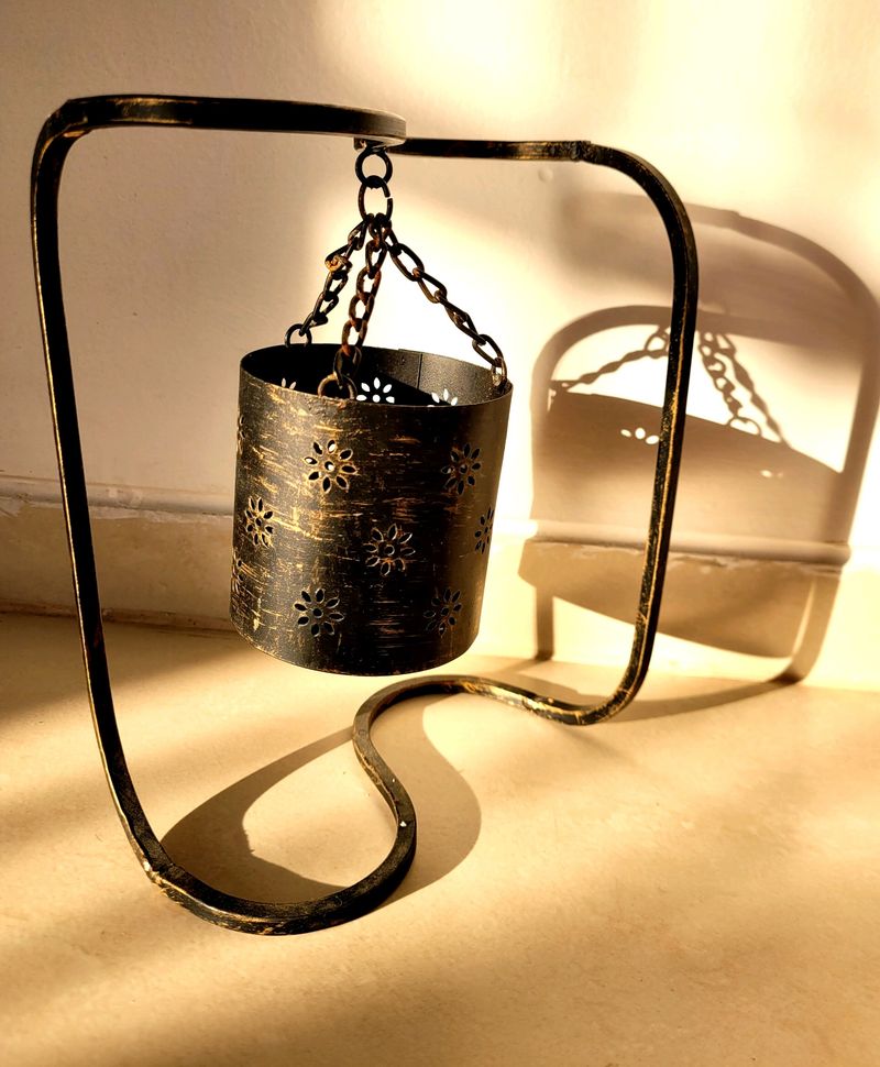 Tealight Candle Stand - Metal Abstract Structure