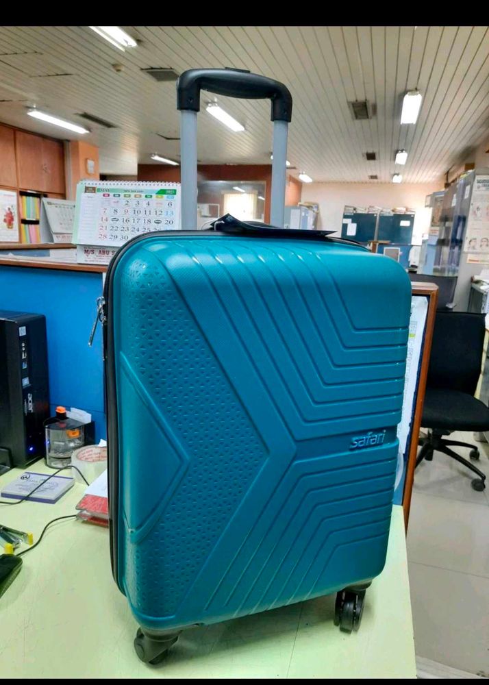 Brand New Trolley Bag Not Used 🚫 No Coin