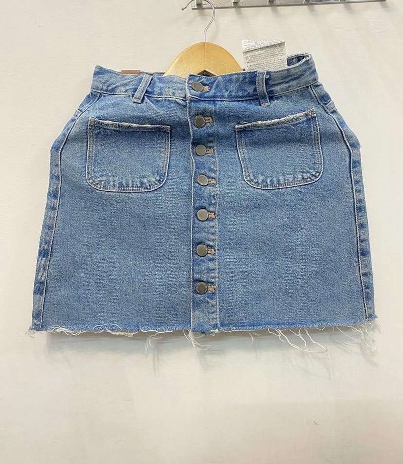 denim skirt (brand new)