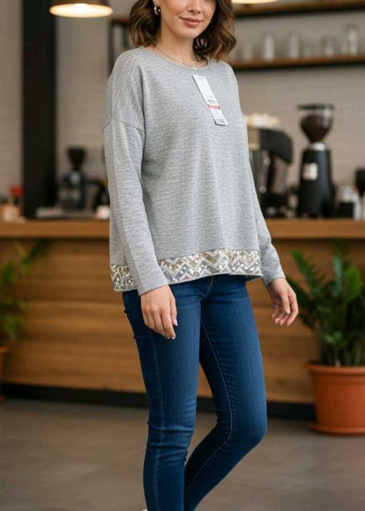 ✅BRAND New Grey Embellished knit Top✅