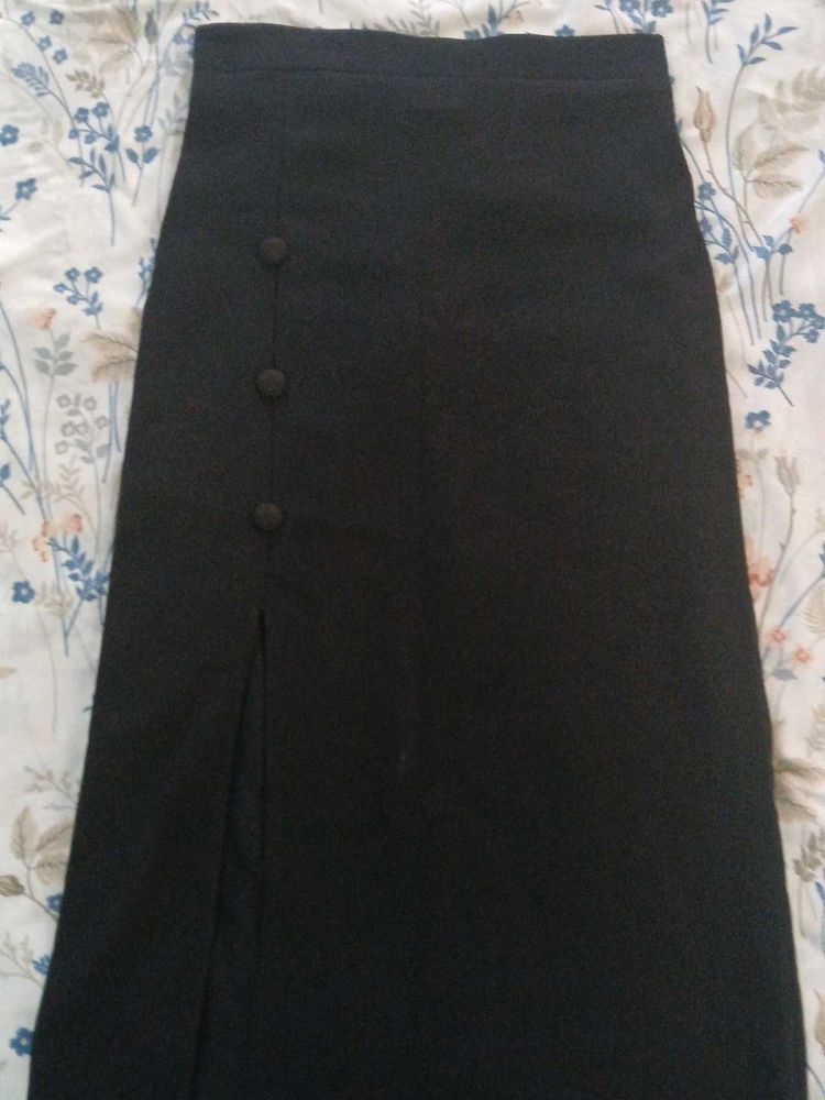 Chic Black Midi Skirt