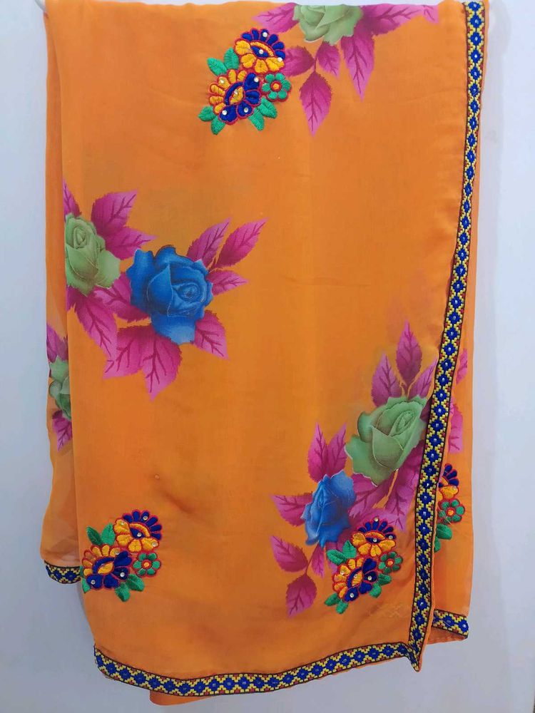 Floral Print Saree With Unstiched Blouse Piece