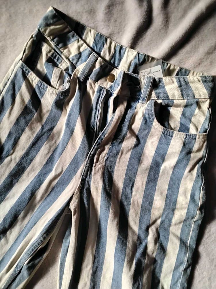 XS/S Striped High-Waisted Jeans. waist: 30-32in