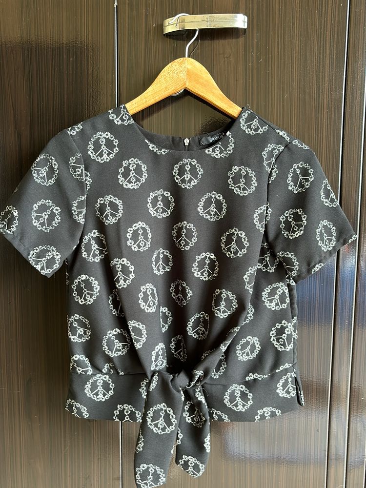 Globus Black And White Knot Top