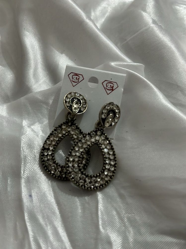 Dangling Rhinestone Earrings