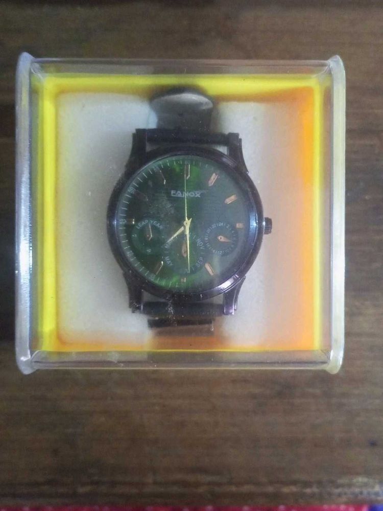 Stylish Green Face Watch