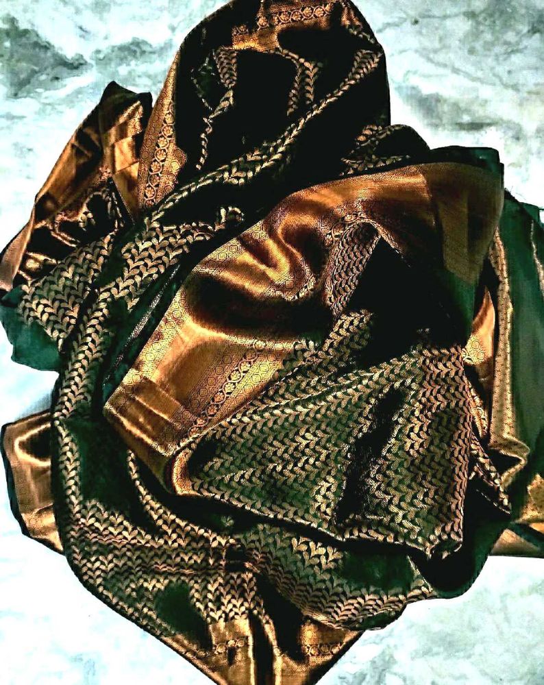 Dark Green Saree With Copper Zari