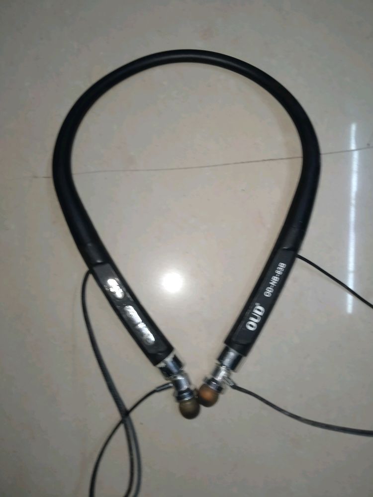 OUD neckband 🔴connecting but not working 🔴❌connecting but not working 🔴❌oud neckband not working price will be negotiable 🔴