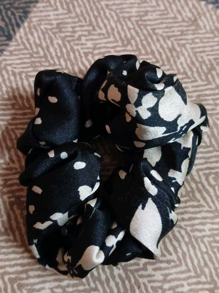 Spotted Hair Scrunchie