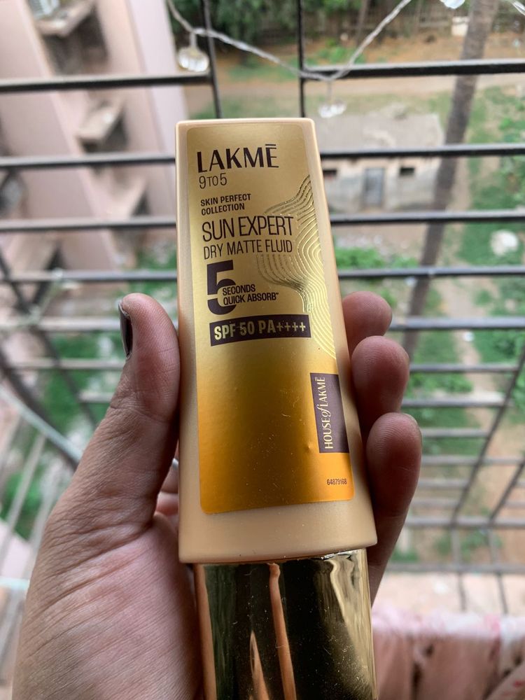 Lakme Sun Expert Dry Matte Fluid SPF 50