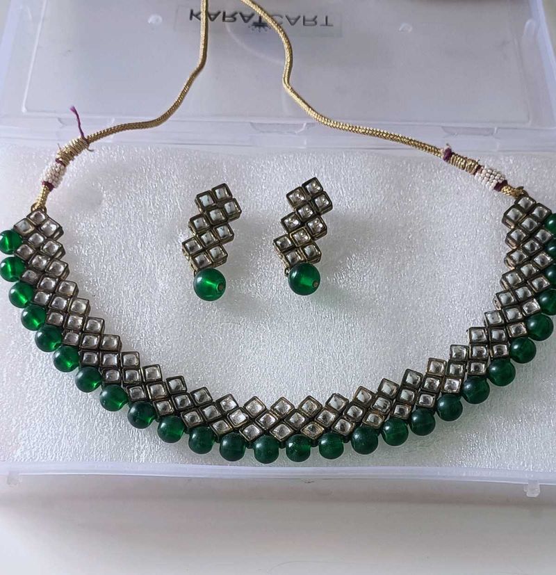 Antique Green Moti And Kundan Chokher Set