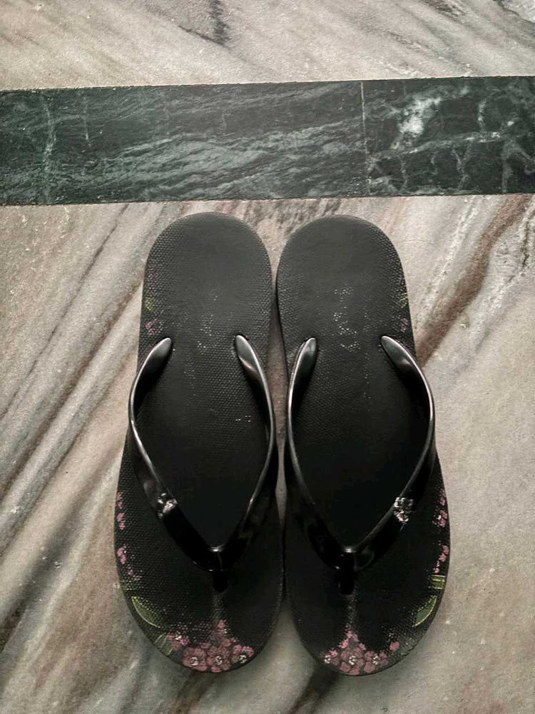 Cute Black Floral Flip Flops