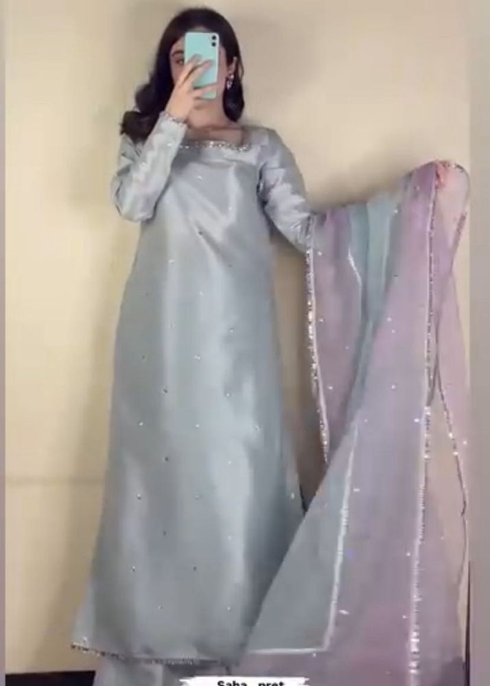 Elegant pakistani set with organza duppatta