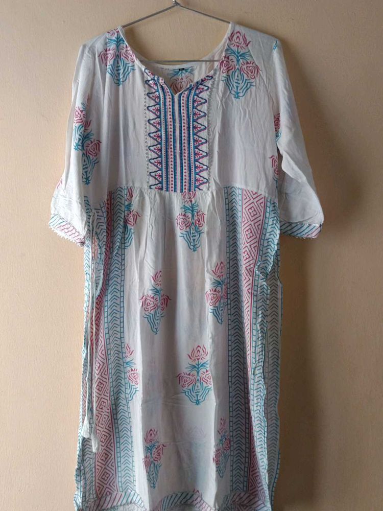 Nayra cut Floral Print Casual kurti Pant set