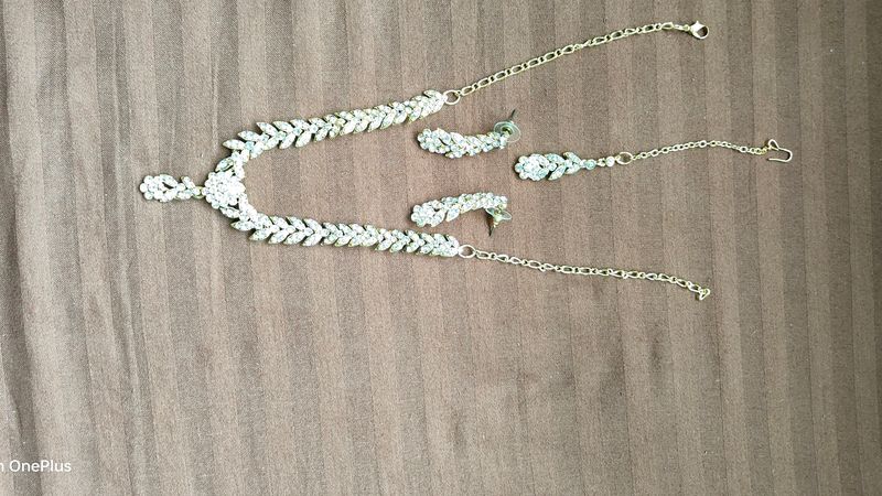 Elegant Set Vth Earrings And Mangtika